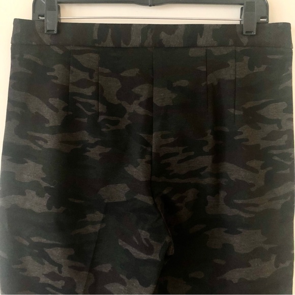 Soft Surroundings Willow Camo Pants Size 8 - Picture 5 of 9